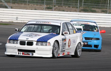 Først en Clio Cup racer, siden flere DTM racere på menuen